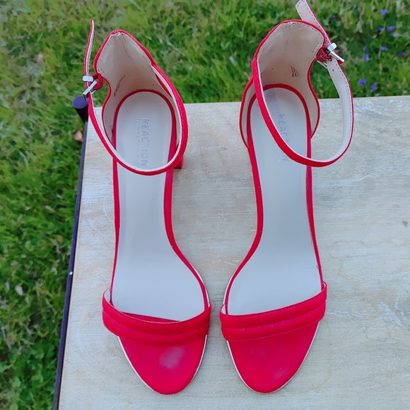 Kenneth Cole Reaction "Lolita" Ankle-Strap Heeled Sandals (size 11M) - Picture 9 of 10